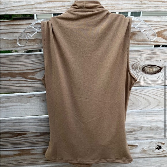 T Tahari top size XS - Picture 3 of 4